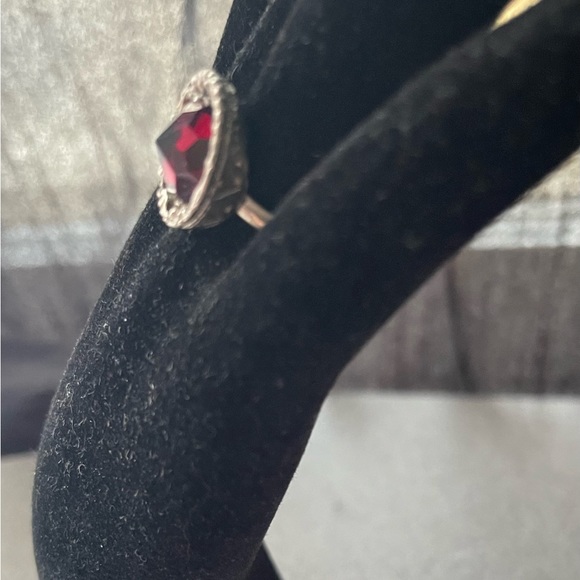 Vintage Leach & Gardner Garnet & Silver Circular Ring - Picture 5 of 15